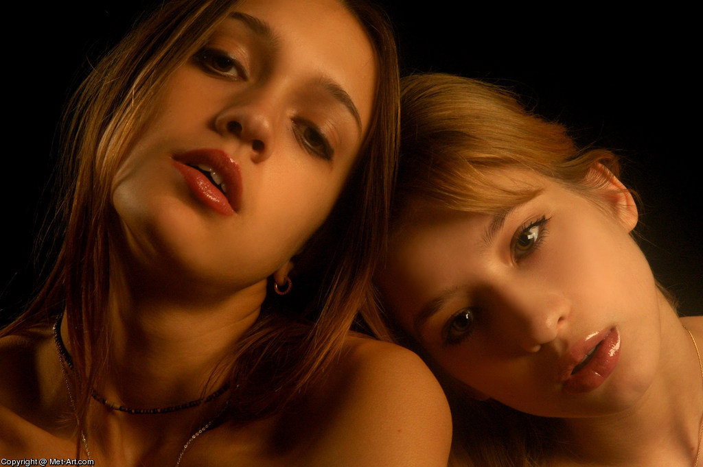 ALESSANDRA D & ANYA D