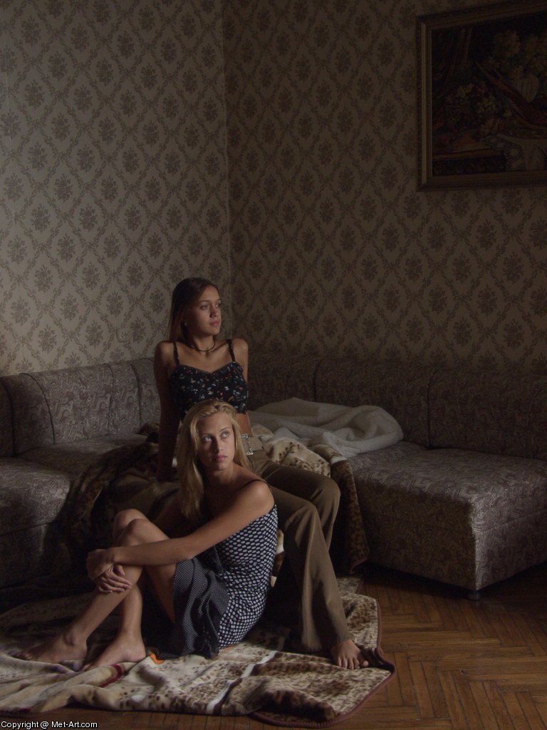 ALESSANDRA D & JULIETTE B