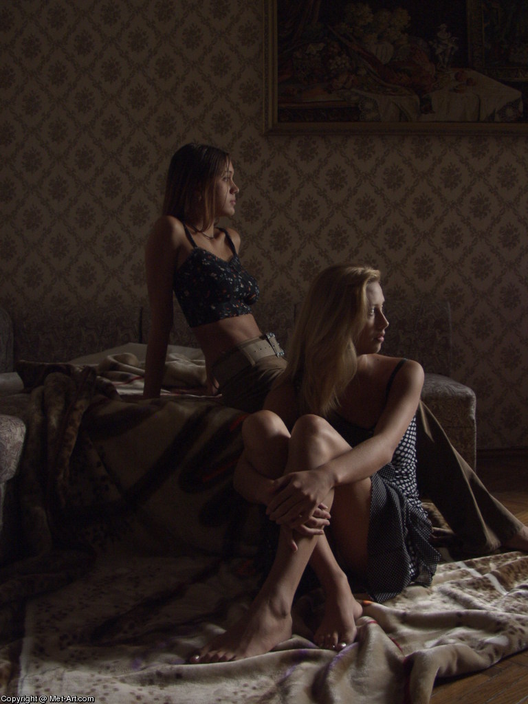 ALESSANDRA D & JULIETTE B