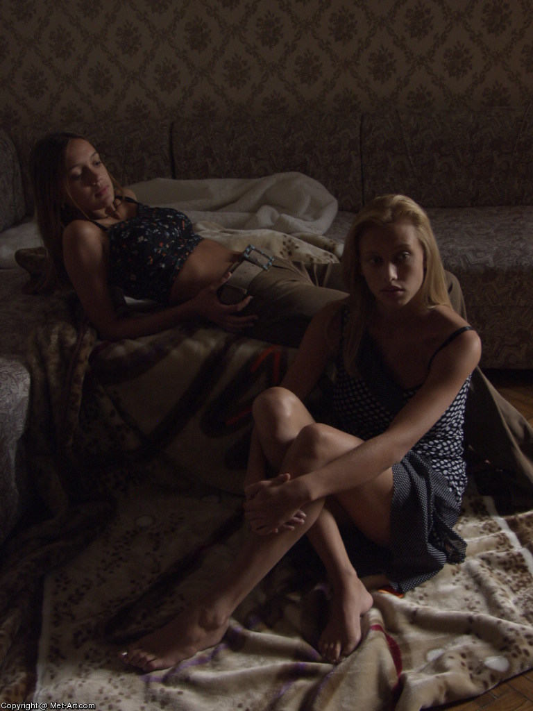 ALESSANDRA D & JULIETTE B