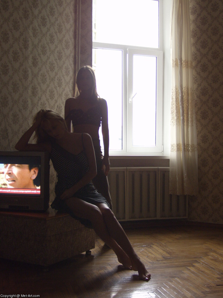 ALESSANDRA D & JULIETTE B