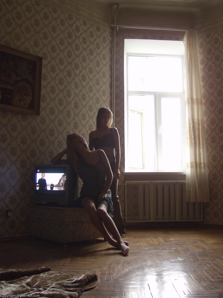 ALESSANDRA D & JULIETTE B