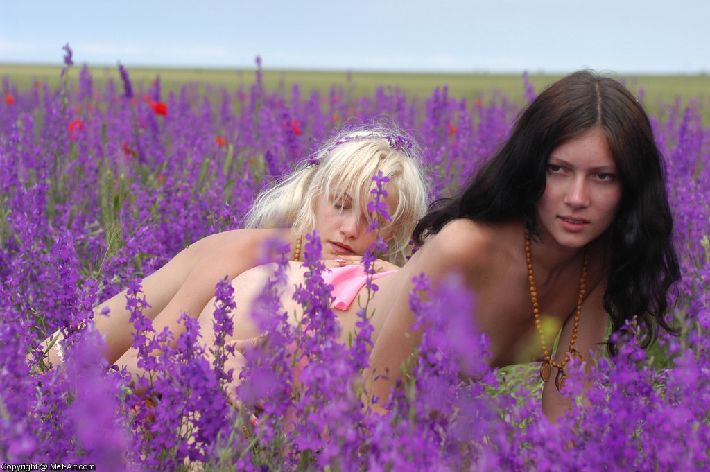 ANYA A & ULYA C