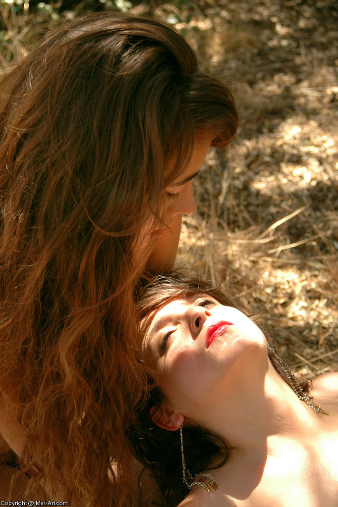 LARISSA A & MARIA F