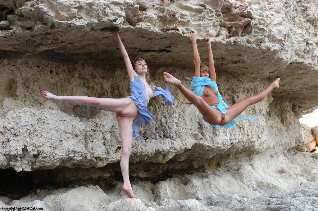 VIKA A & ULIYA A