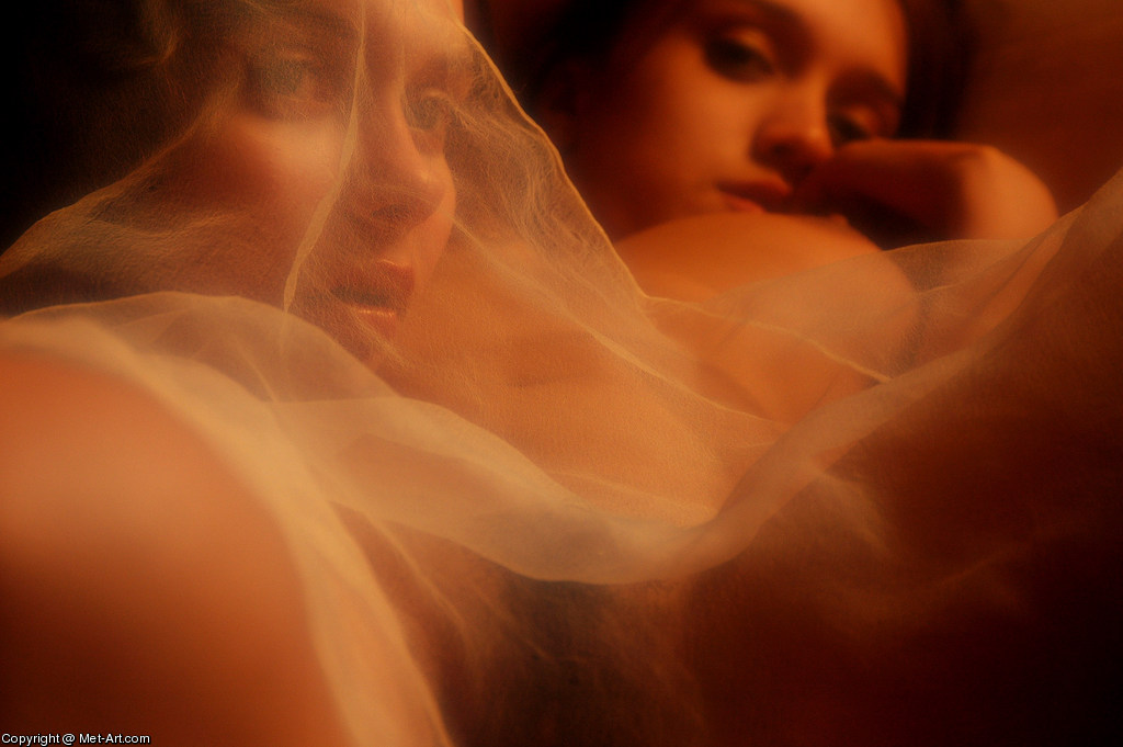 ALESSANDRA D & ANNA S