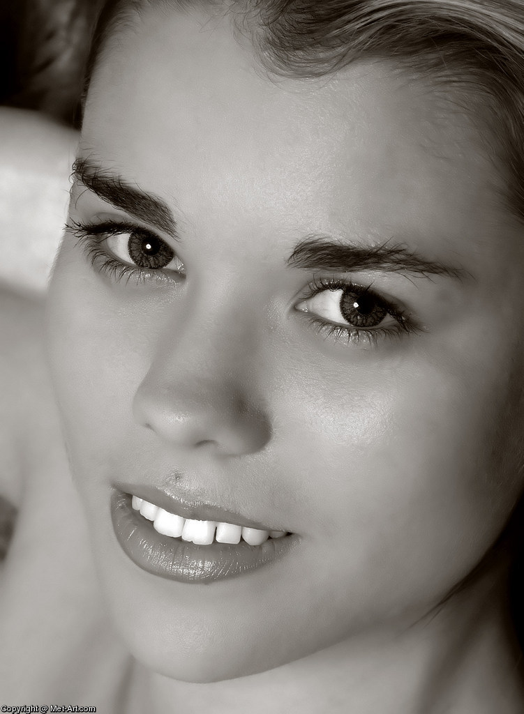 NICOLE E