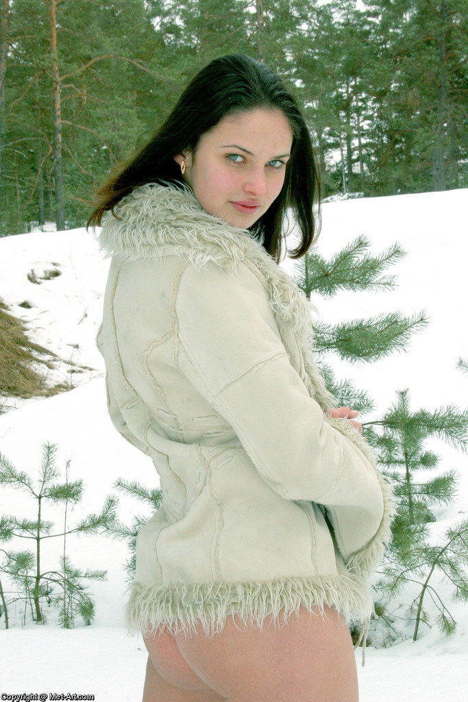JOULIE E