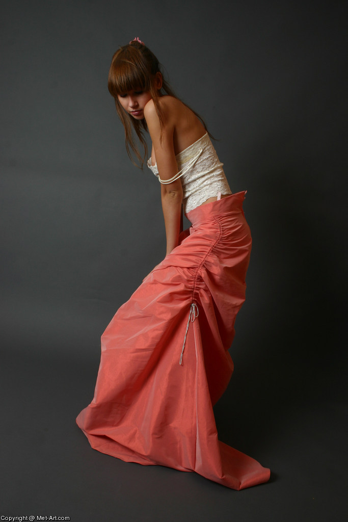 YANA E