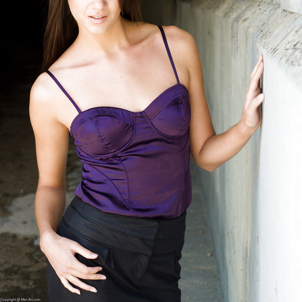 KELLIE KRAVE