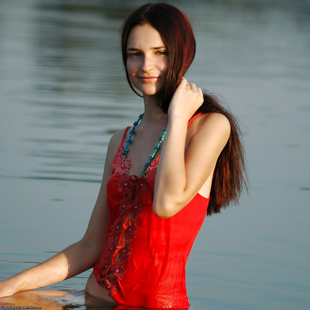 ANNA AU
